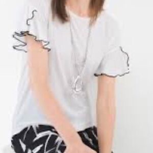 Zara white ruffled Top with black sleeve detailing Sz M Women